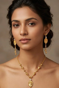 Gold Oval Tassel Jewelry Set – Elegant Necklace & Matching Drop Earrings